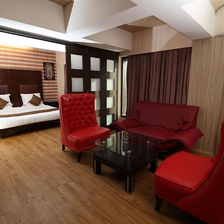 מומביי Quaint Suites Hotel & Banquet מראה חיצוני תמונה