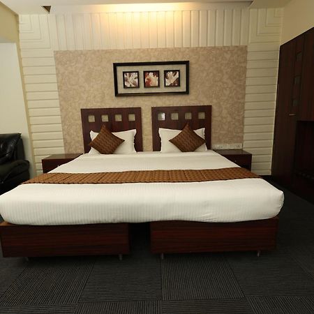 מומביי Quaint Suites Hotel & Banquet מראה חיצוני תמונה