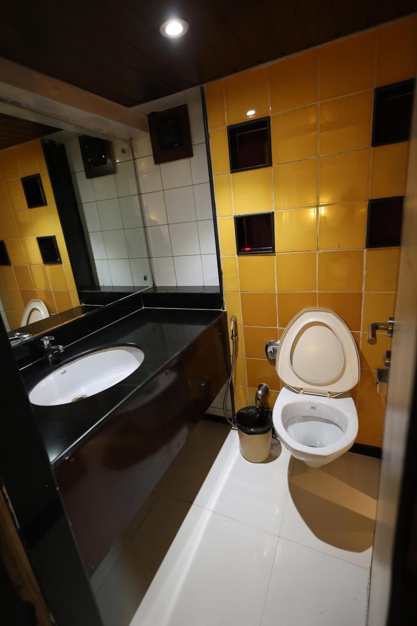 מומביי Quaint Suites Hotel & Banquet מראה חיצוני תמונה