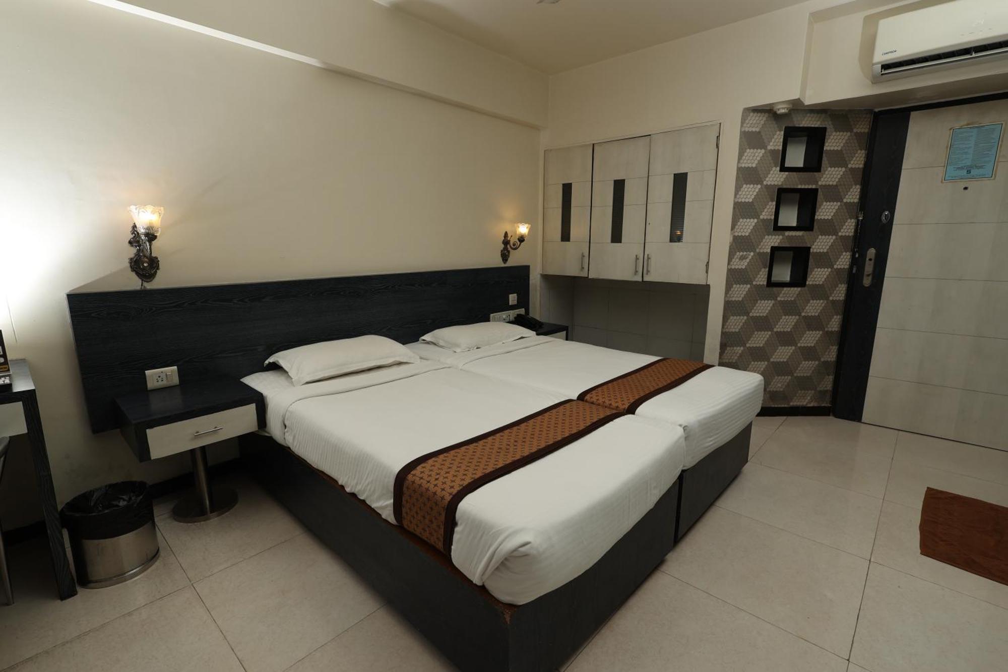 מומביי Quaint Suites Hotel & Banquet מראה חיצוני תמונה
