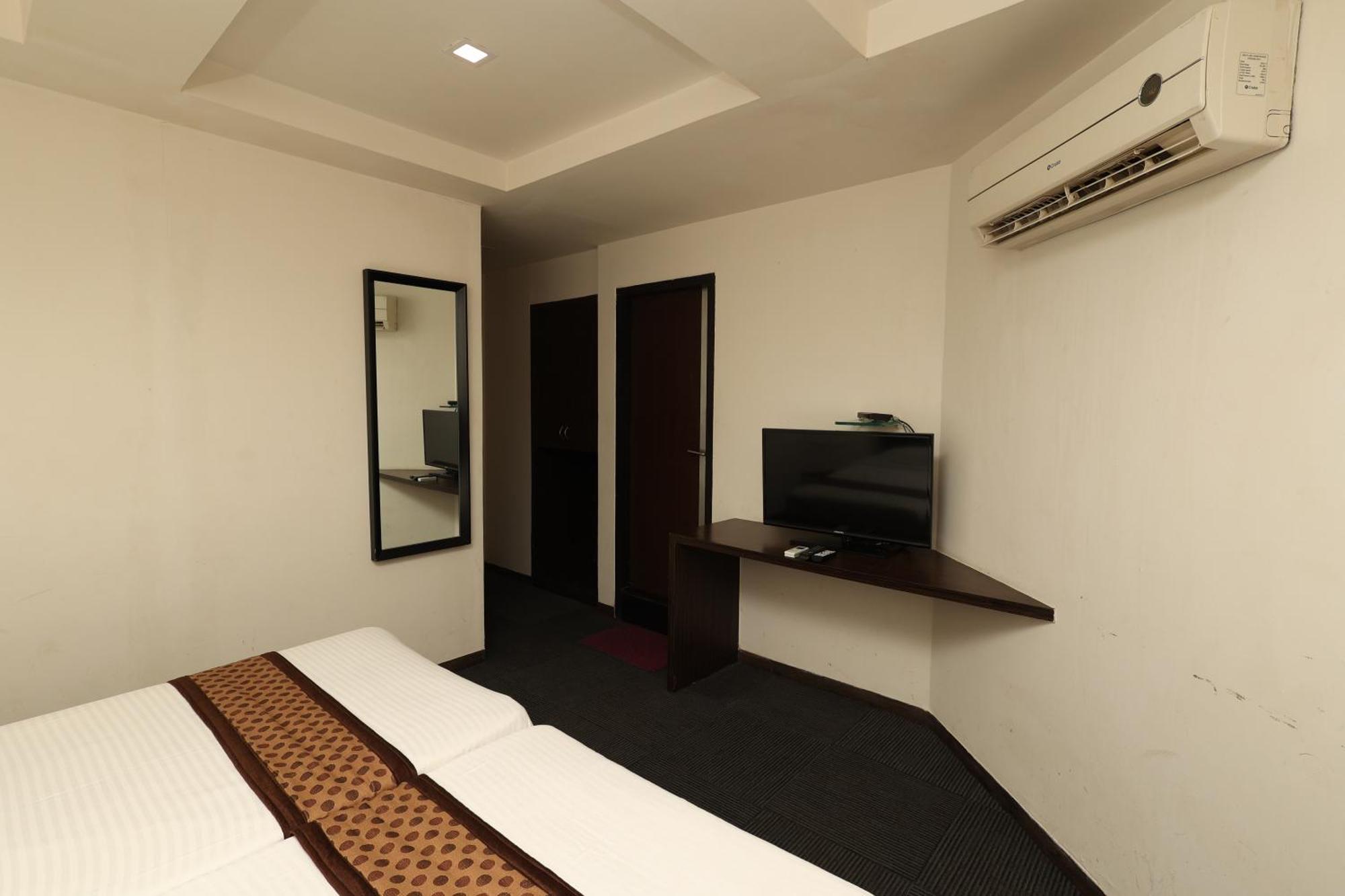 מומביי Quaint Suites Hotel & Banquet מראה חיצוני תמונה