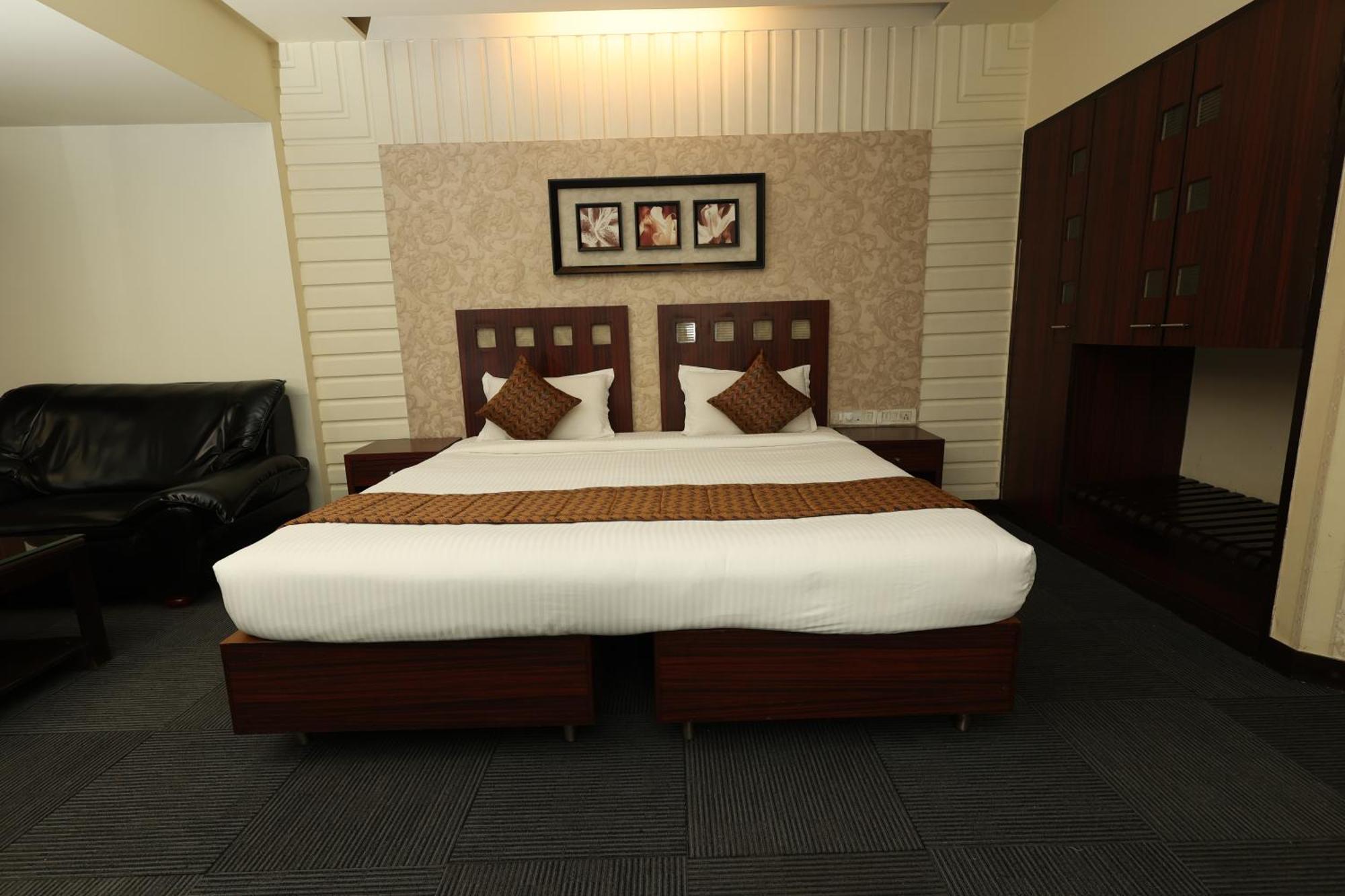 מומביי Quaint Suites Hotel & Banquet מראה חיצוני תמונה