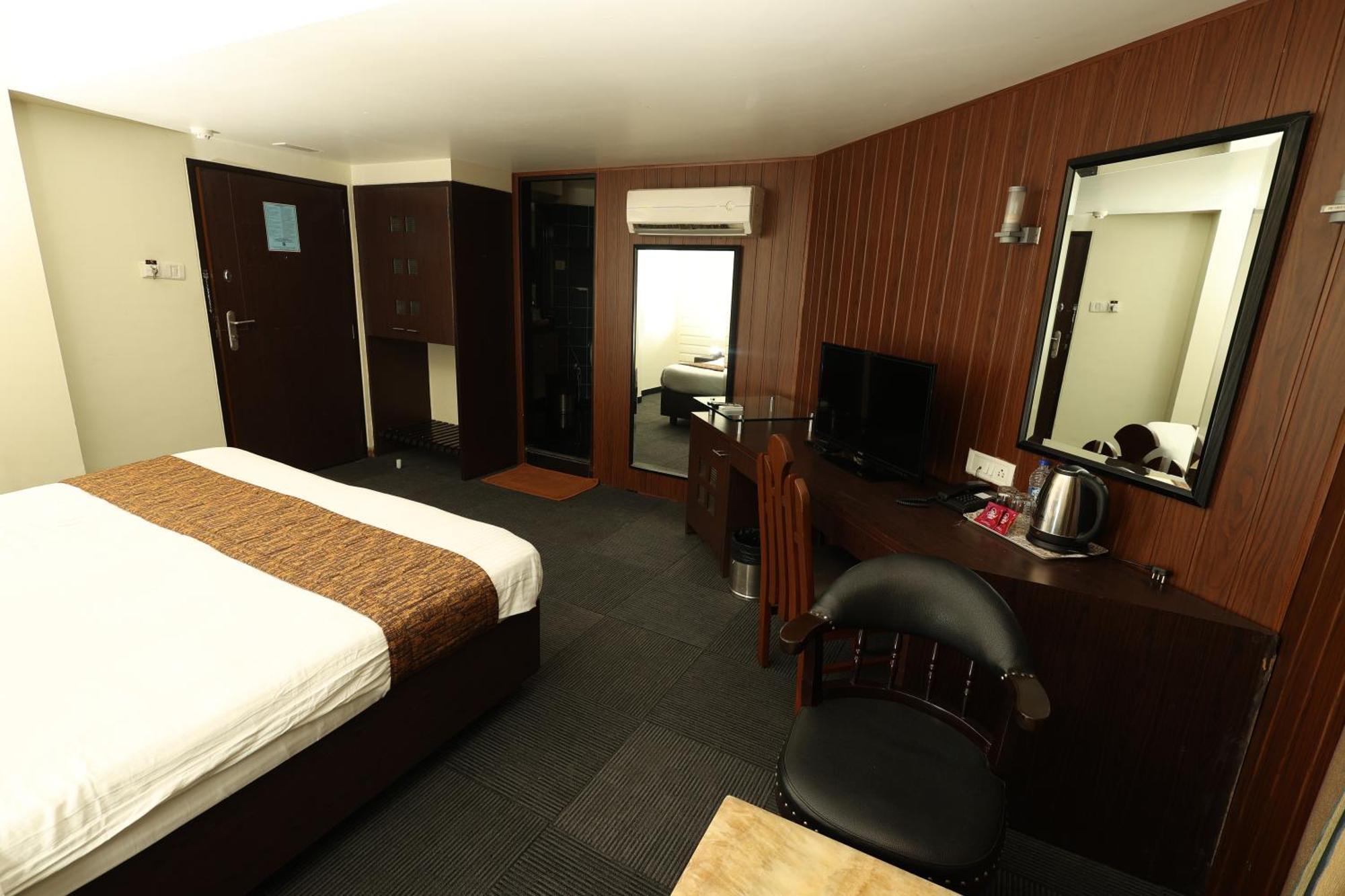 מומביי Quaint Suites Hotel & Banquet מראה חיצוני תמונה