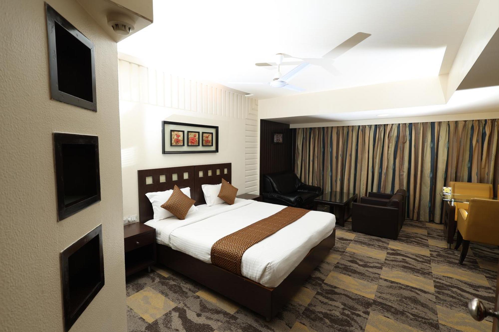 מומביי Quaint Suites Hotel & Banquet מראה חיצוני תמונה