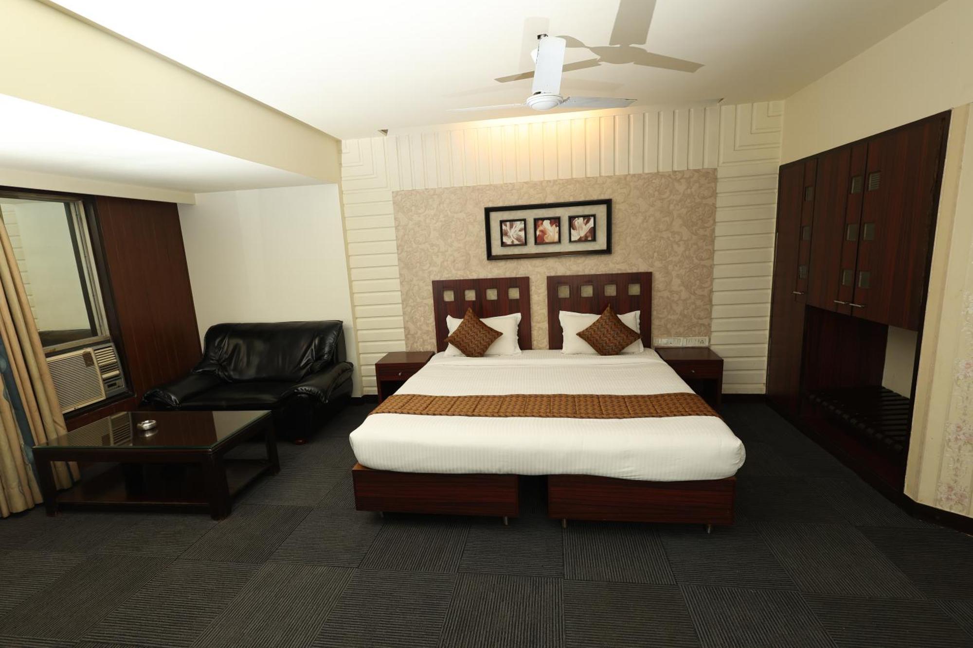 מומביי Quaint Suites Hotel & Banquet מראה חיצוני תמונה