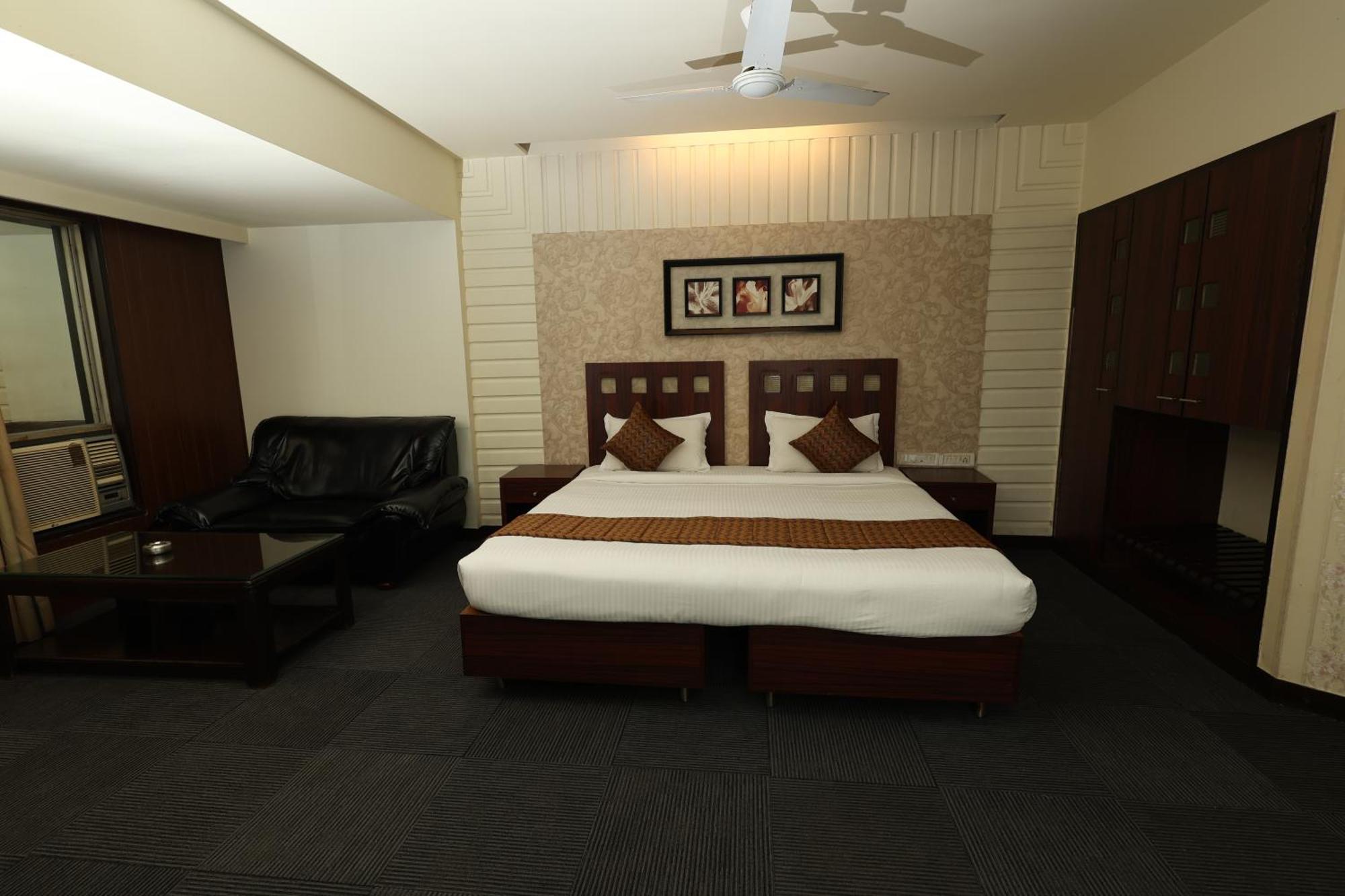 מומביי Quaint Suites Hotel & Banquet מראה חיצוני תמונה