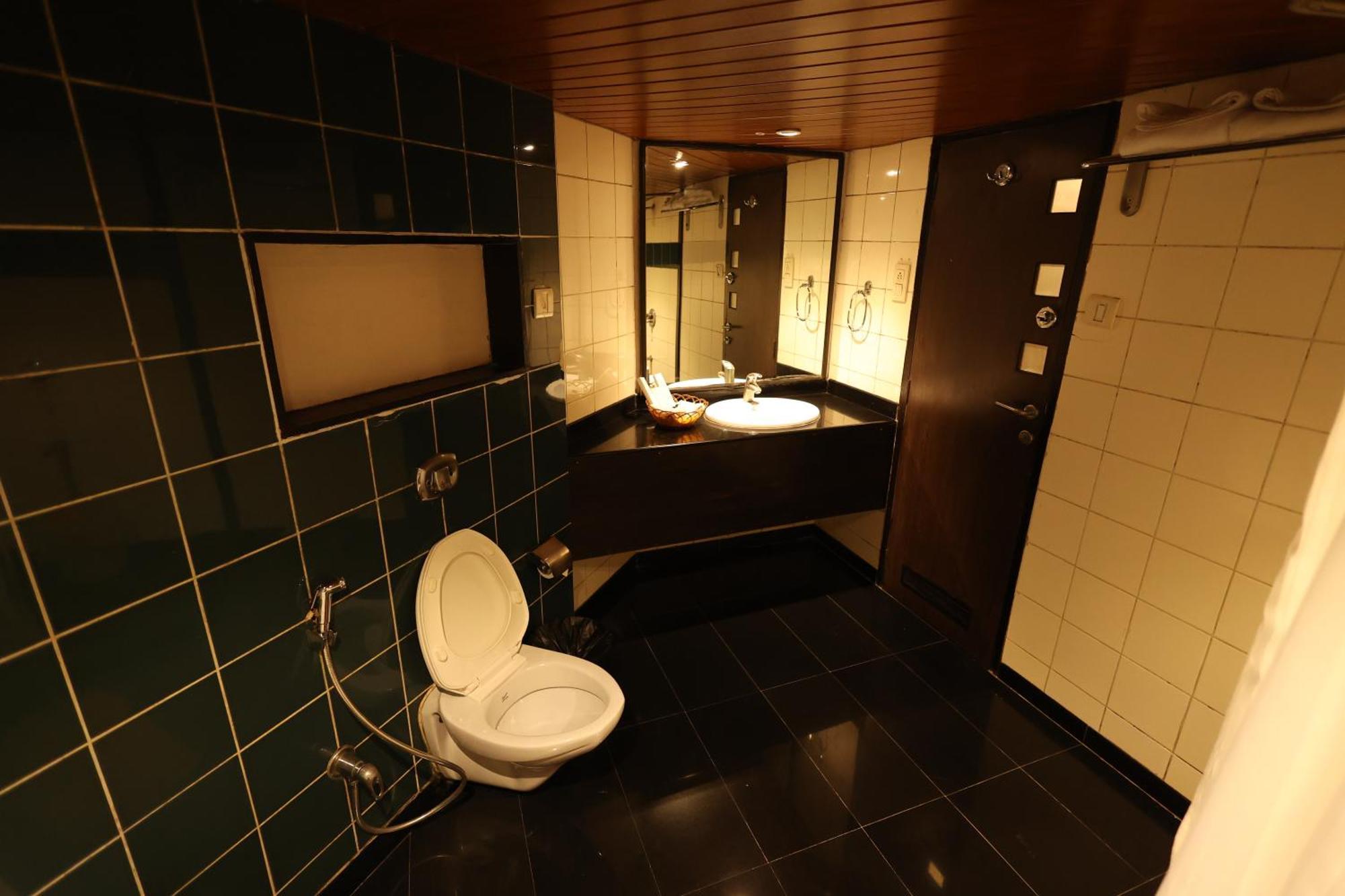 מומביי Quaint Suites Hotel & Banquet מראה חיצוני תמונה