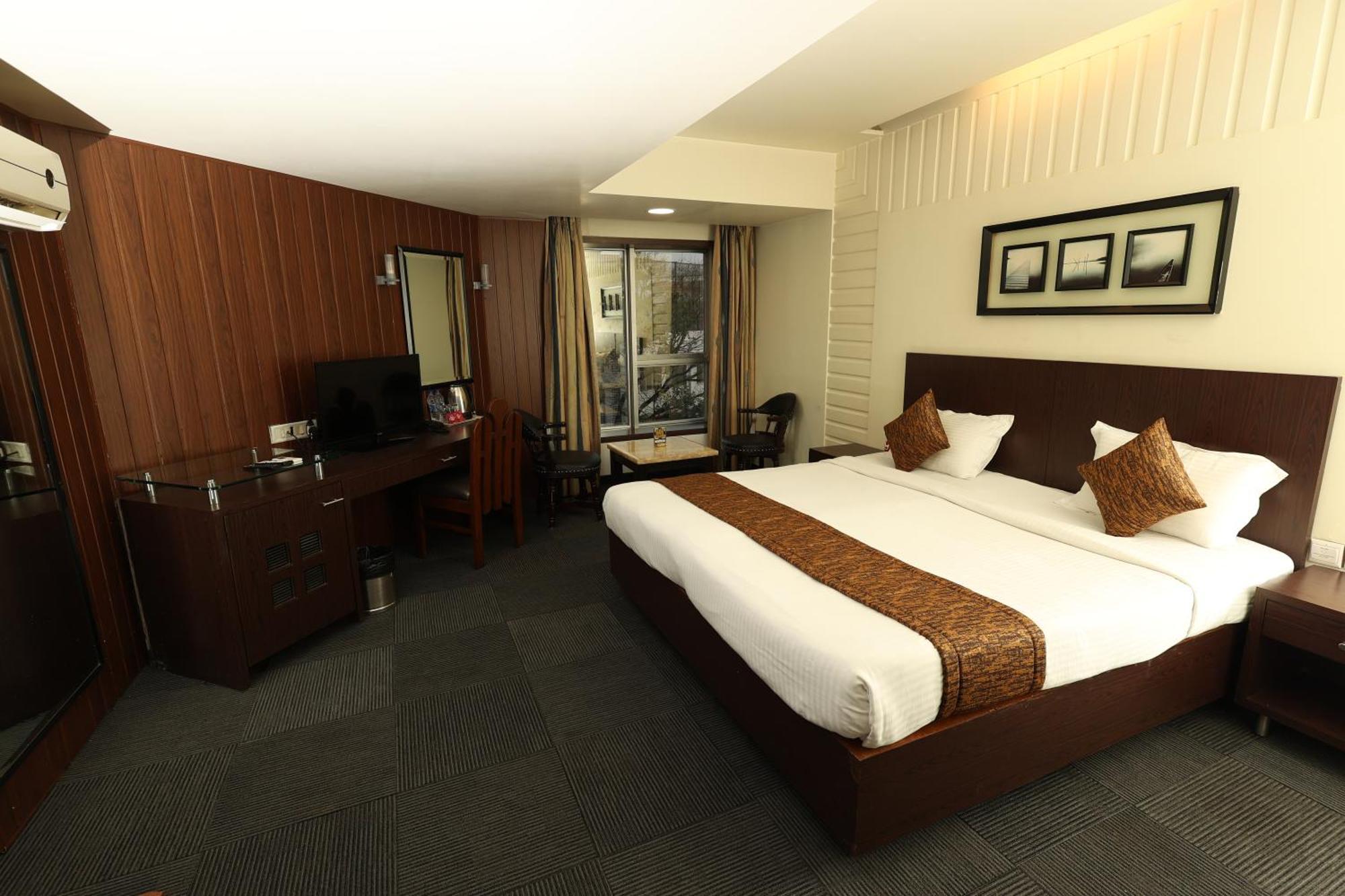 מומביי Quaint Suites Hotel & Banquet מראה חיצוני תמונה