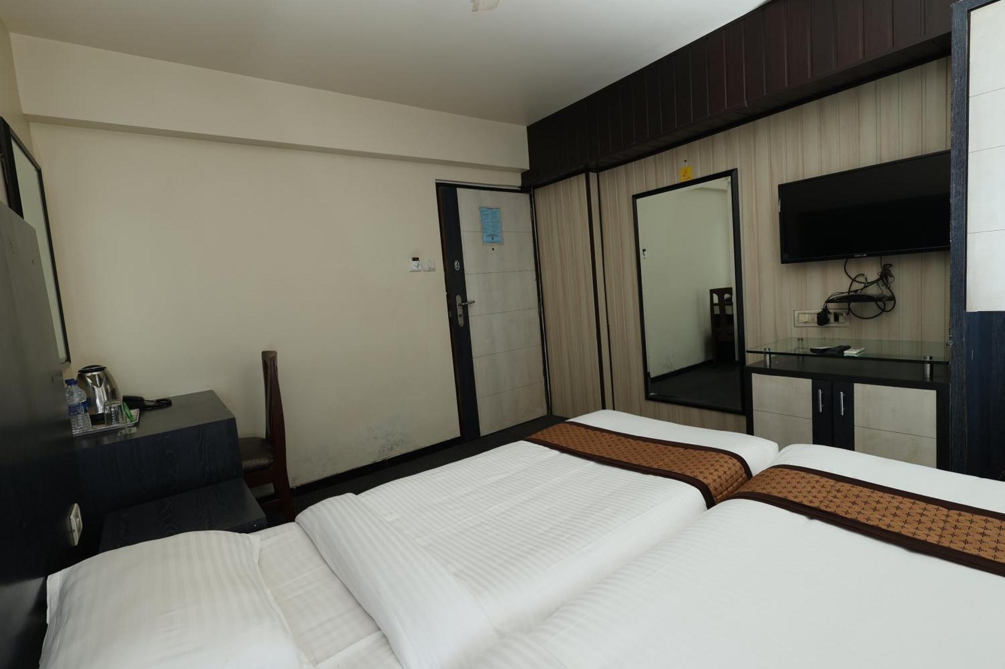 מומביי Quaint Suites Hotel & Banquet מראה חיצוני תמונה