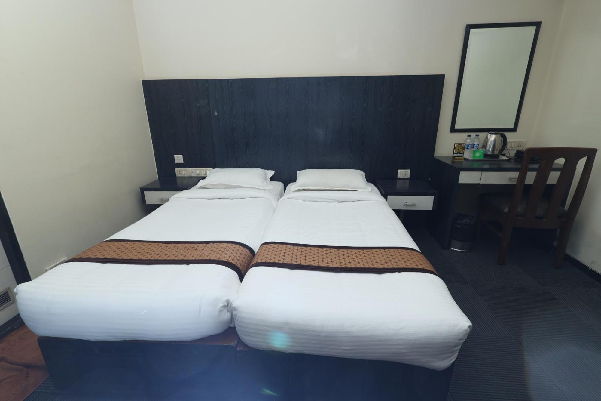 מומביי Quaint Suites Hotel & Banquet מראה חיצוני תמונה
