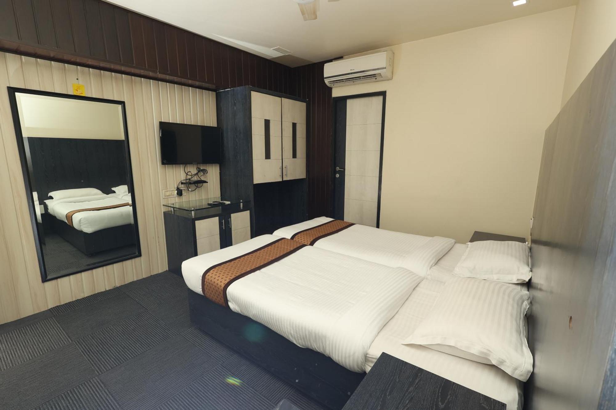 מומביי Quaint Suites Hotel & Banquet מראה חיצוני תמונה