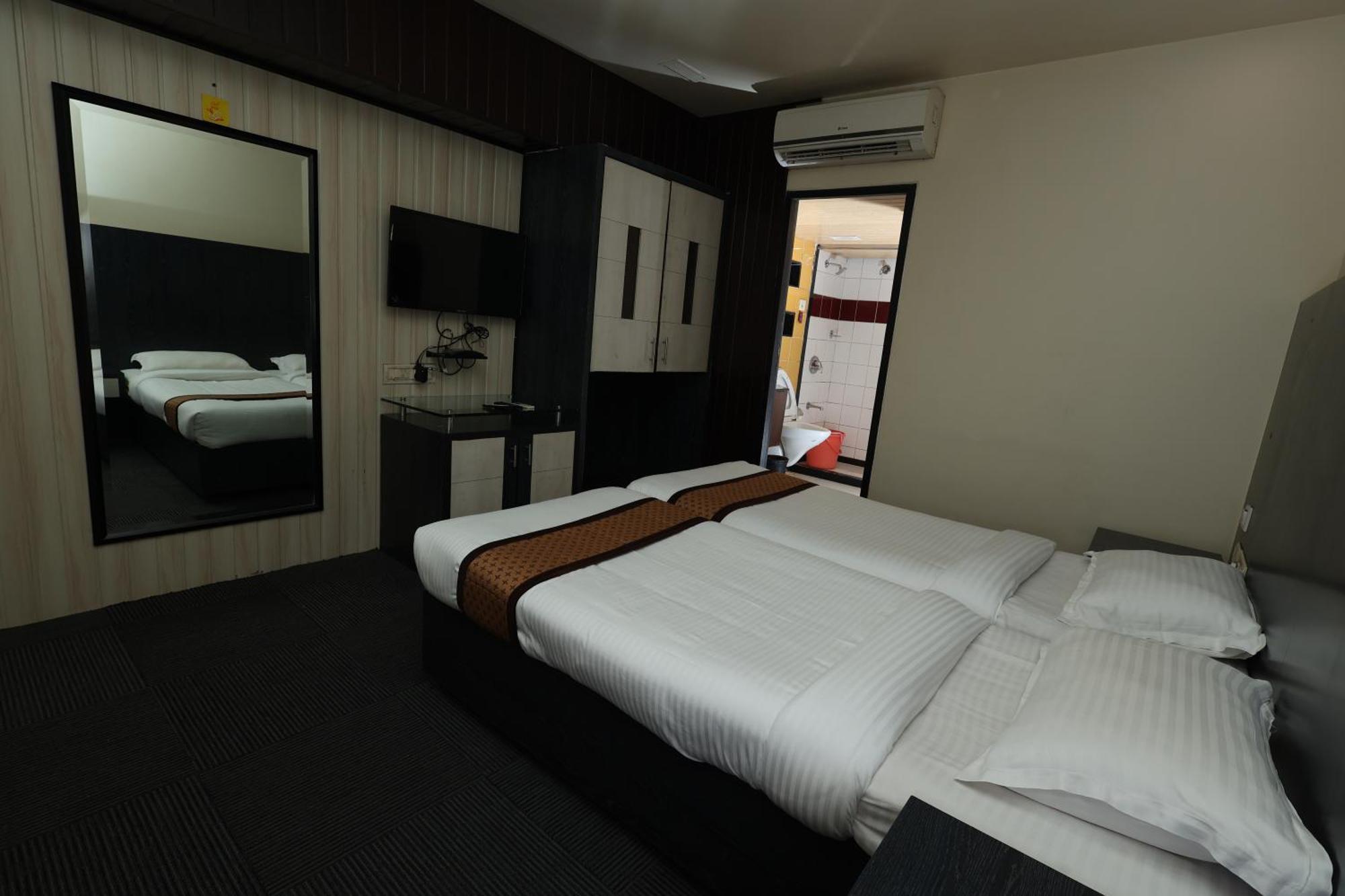 מומביי Quaint Suites Hotel & Banquet מראה חיצוני תמונה