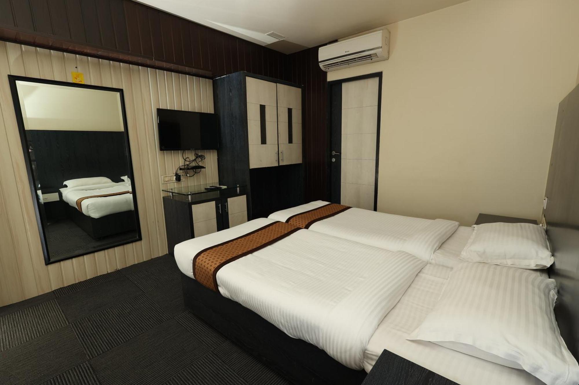 מומביי Quaint Suites Hotel & Banquet מראה חיצוני תמונה