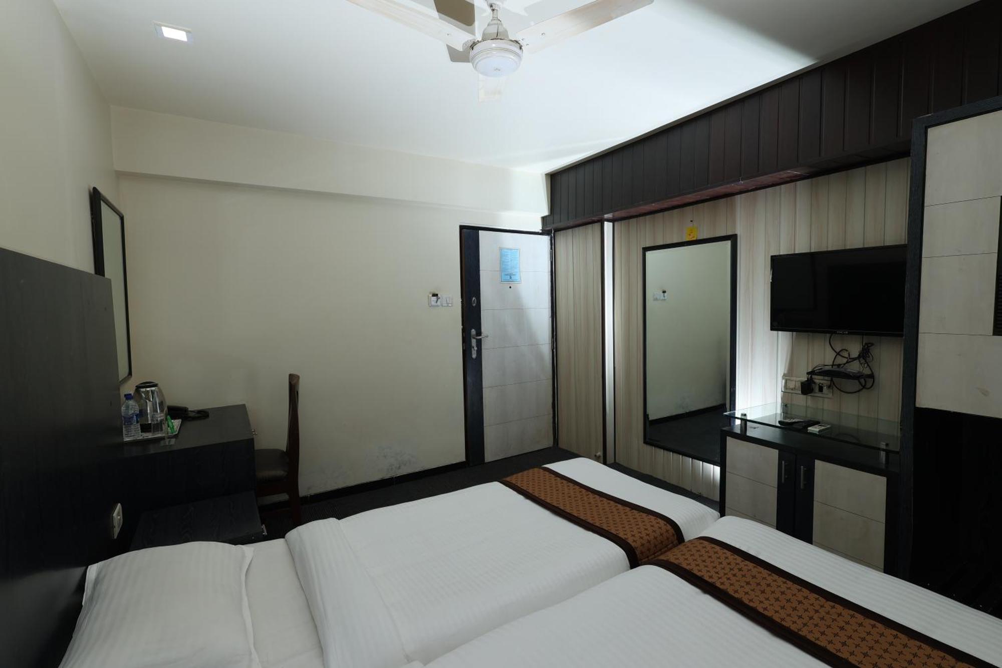 מומביי Quaint Suites Hotel & Banquet מראה חיצוני תמונה