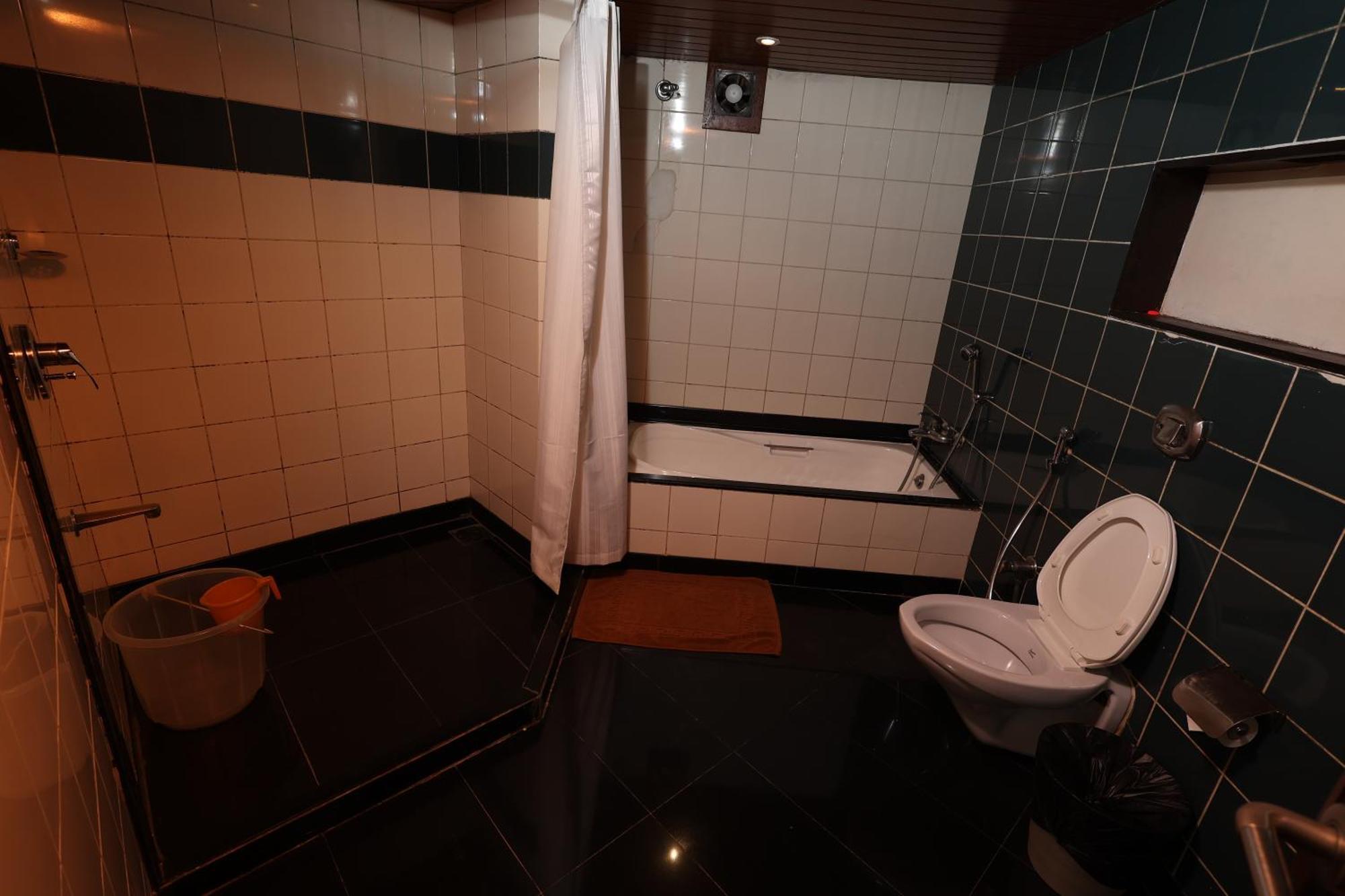 מומביי Quaint Suites Hotel & Banquet מראה חיצוני תמונה