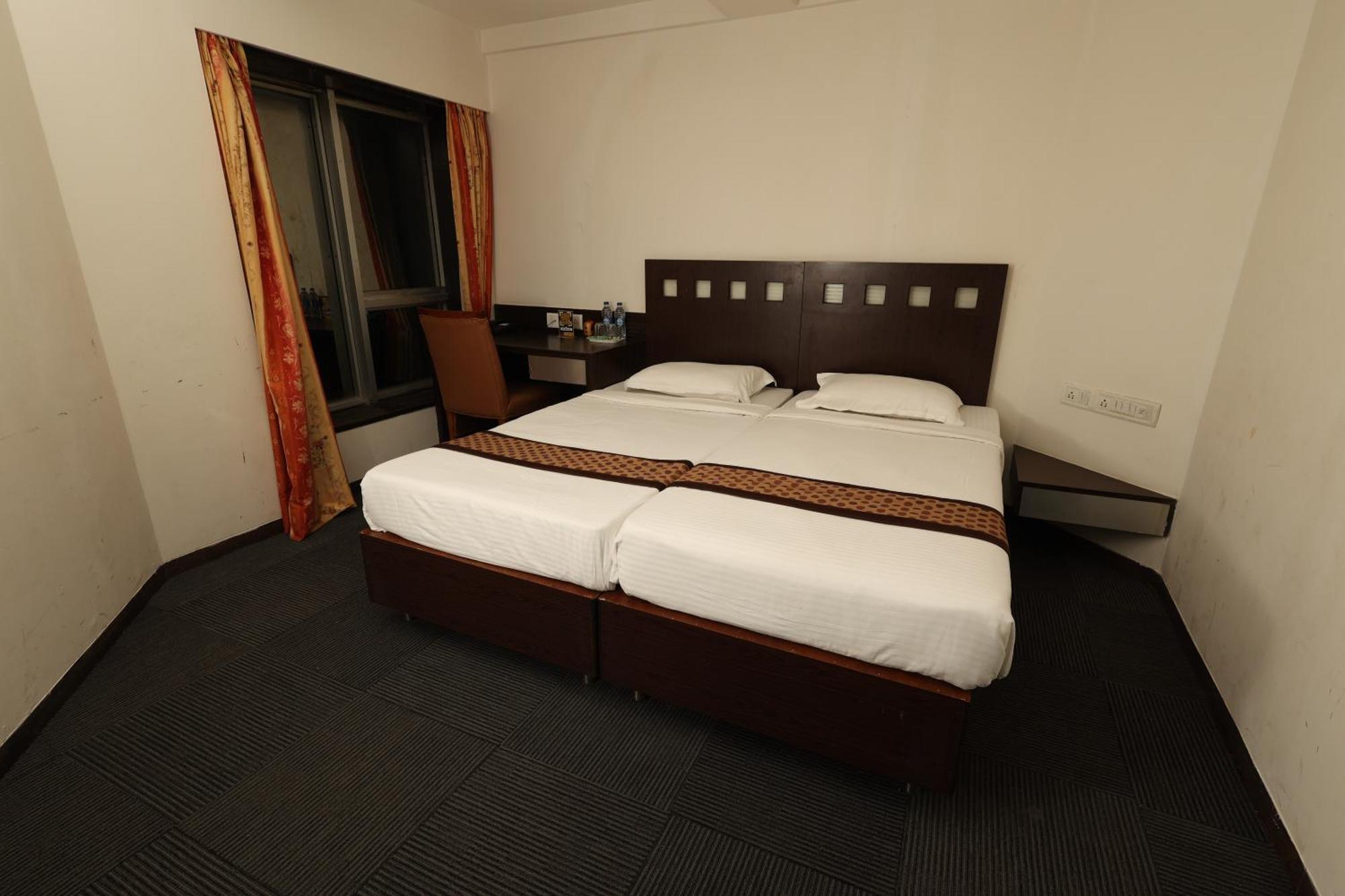 מומביי Quaint Suites Hotel & Banquet מראה חיצוני תמונה