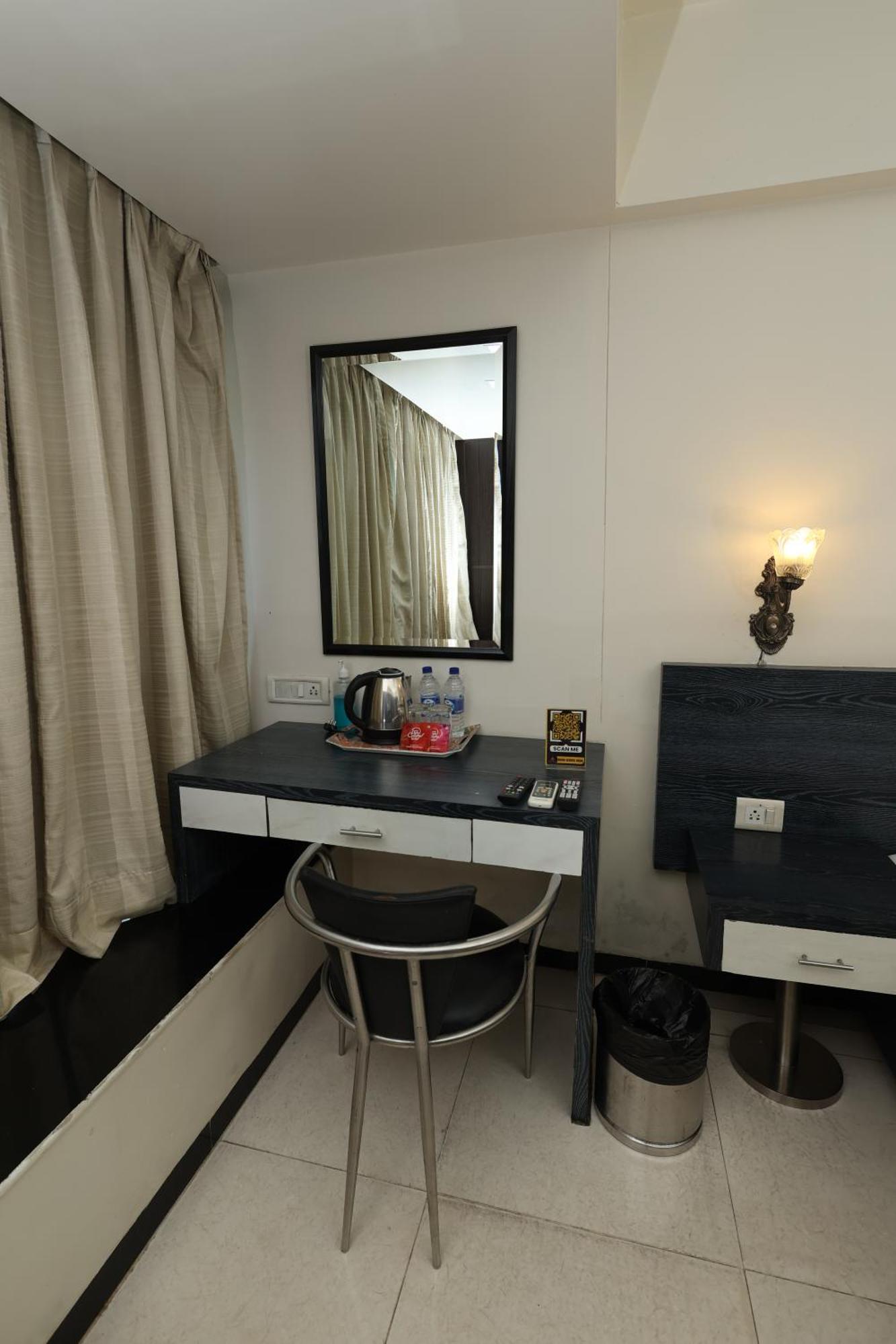 מומביי Quaint Suites Hotel & Banquet מראה חיצוני תמונה