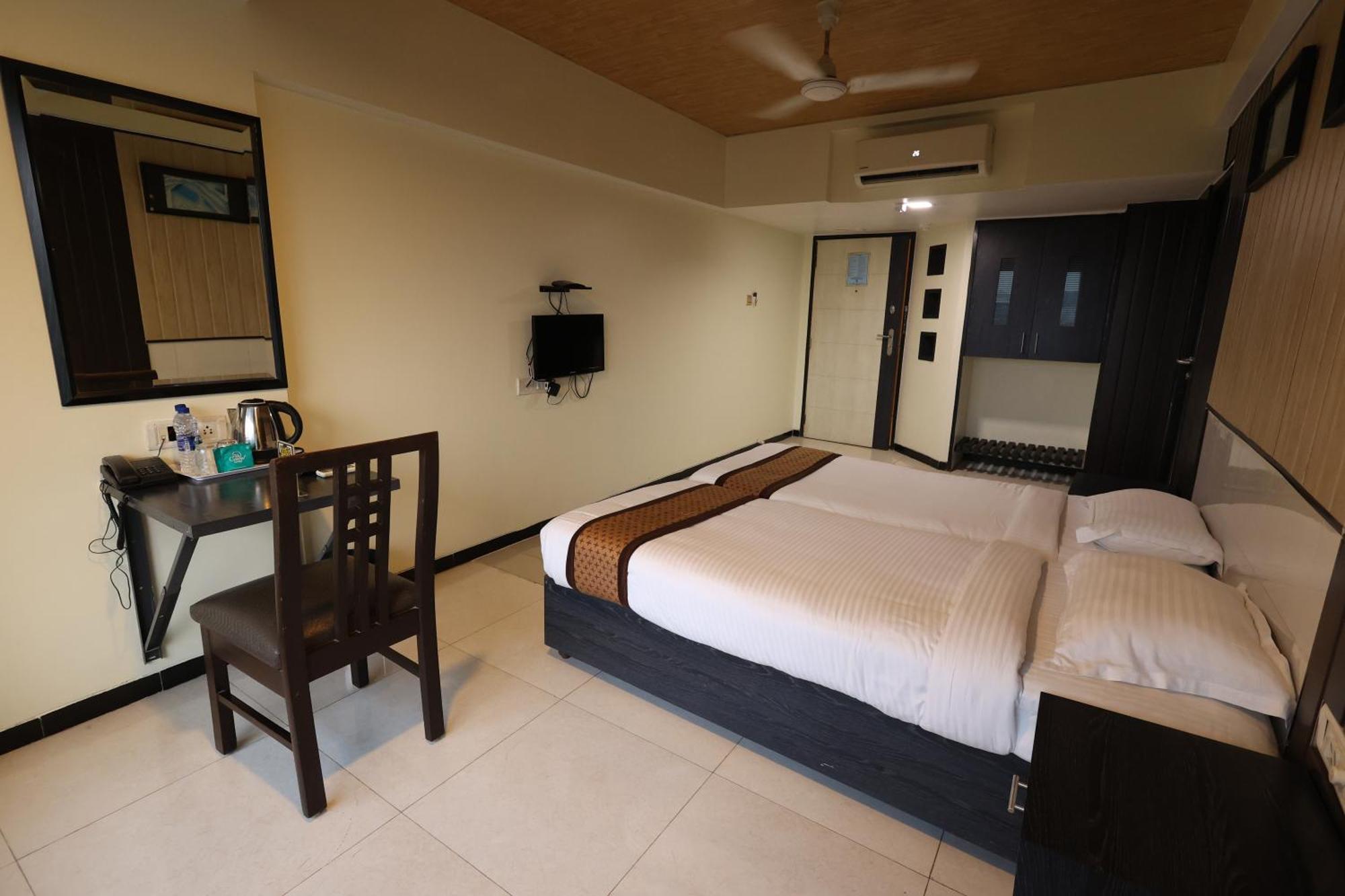 מומביי Quaint Suites Hotel & Banquet מראה חיצוני תמונה