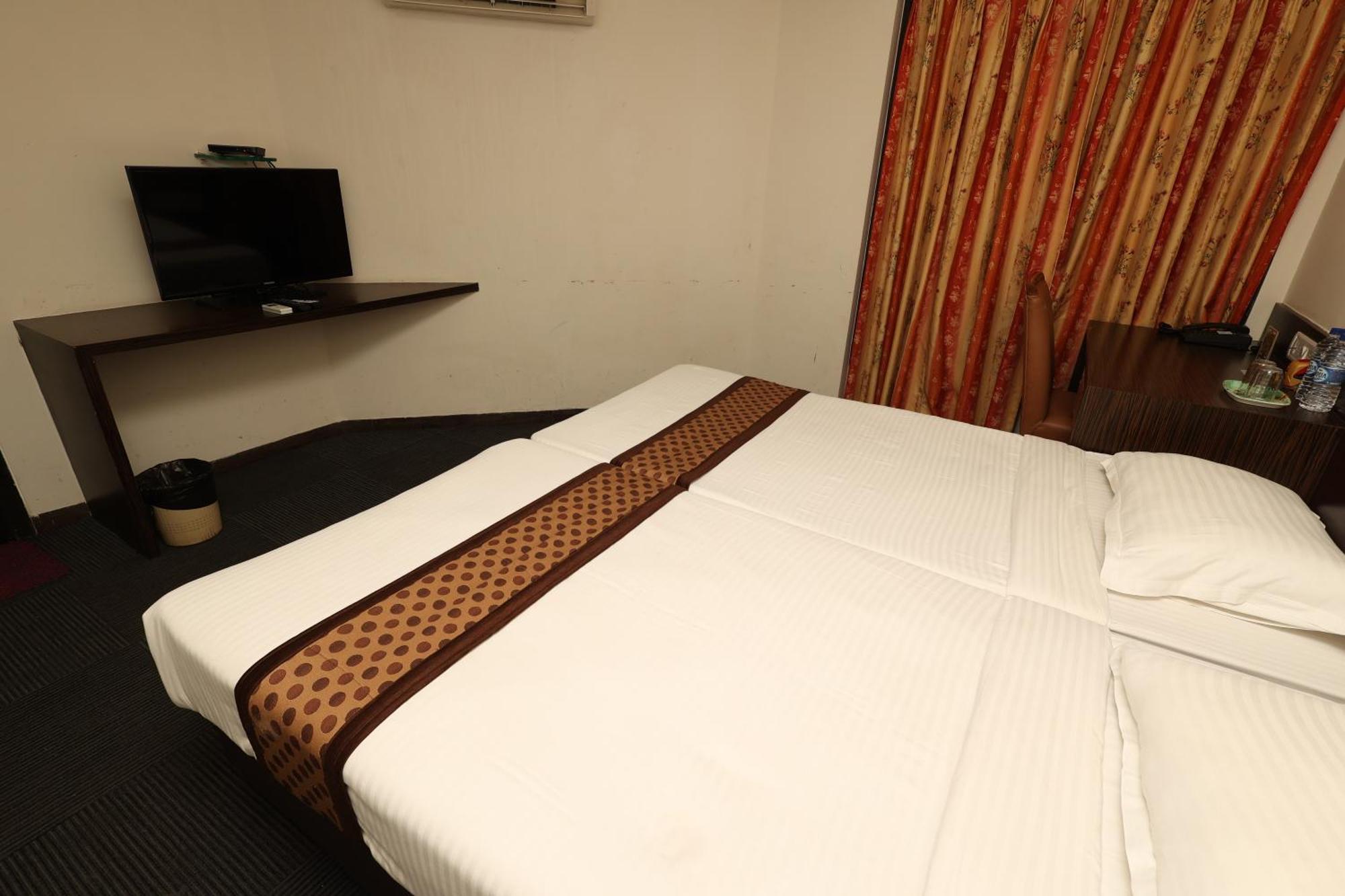 מומביי Quaint Suites Hotel & Banquet מראה חיצוני תמונה