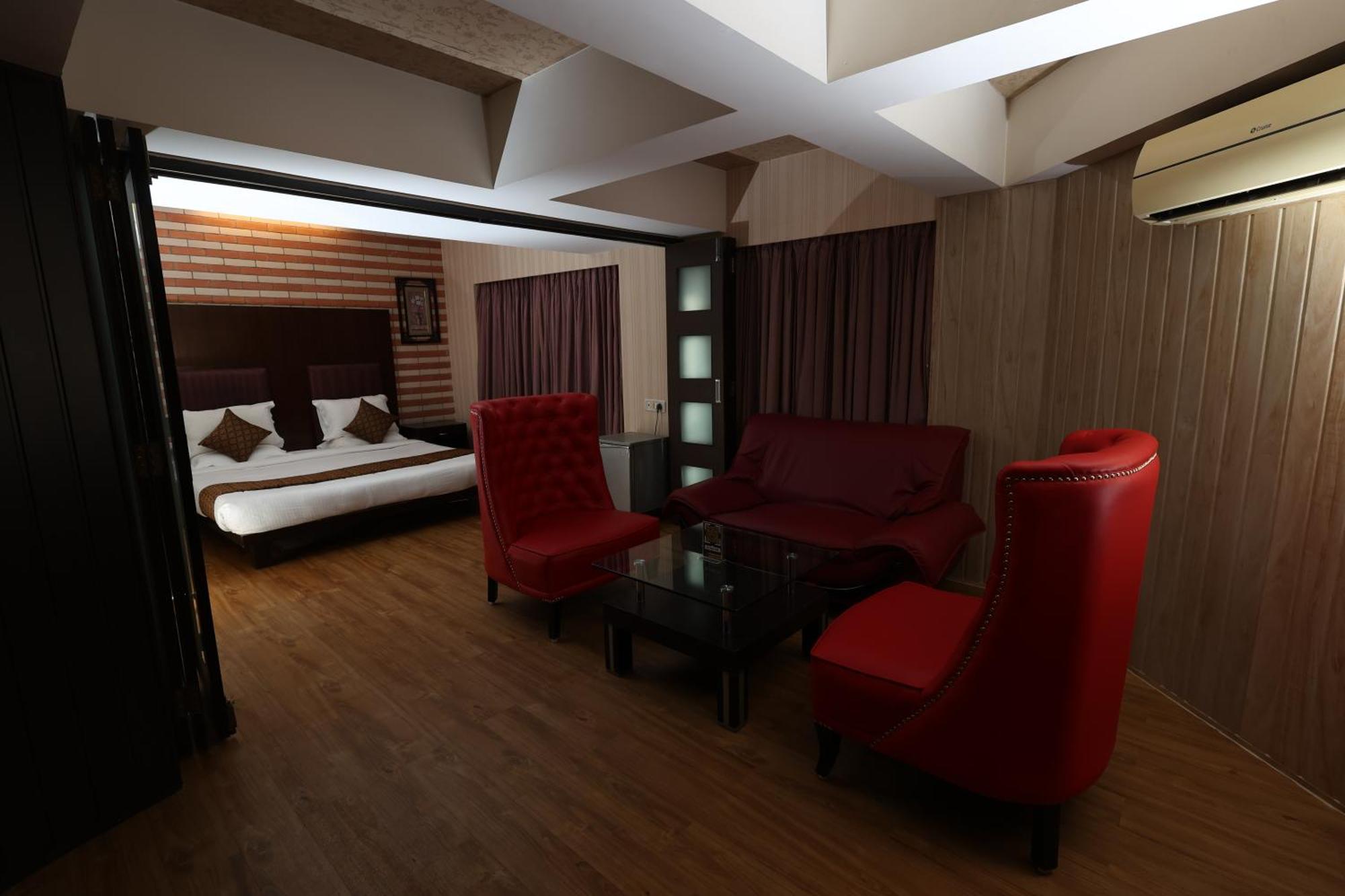 מומביי Quaint Suites Hotel & Banquet מראה חיצוני תמונה