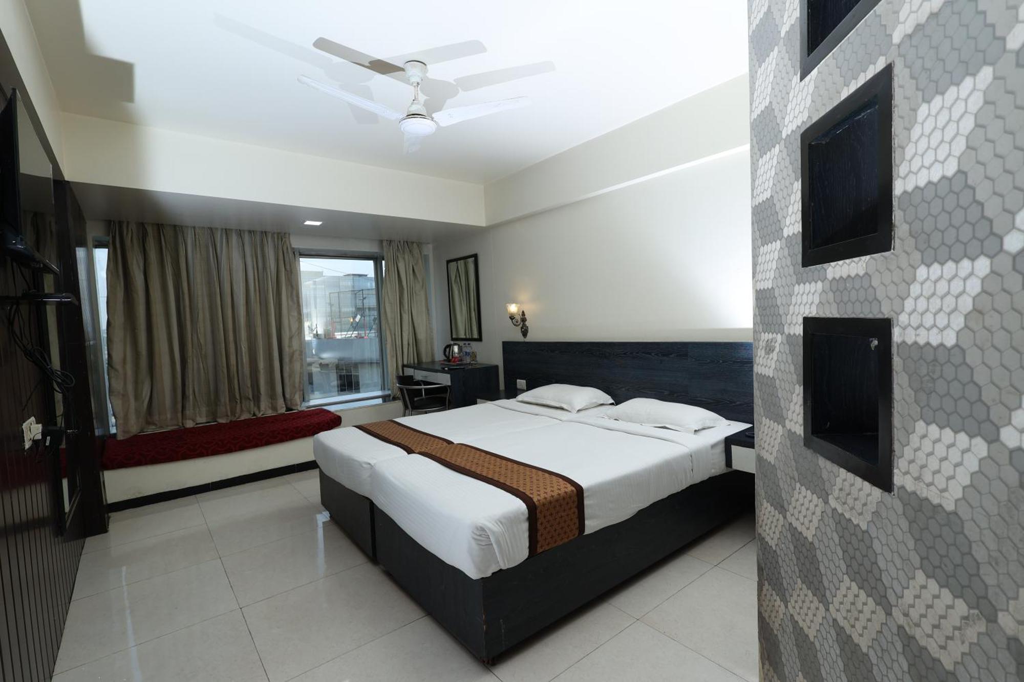 מומביי Quaint Suites Hotel & Banquet מראה חיצוני תמונה