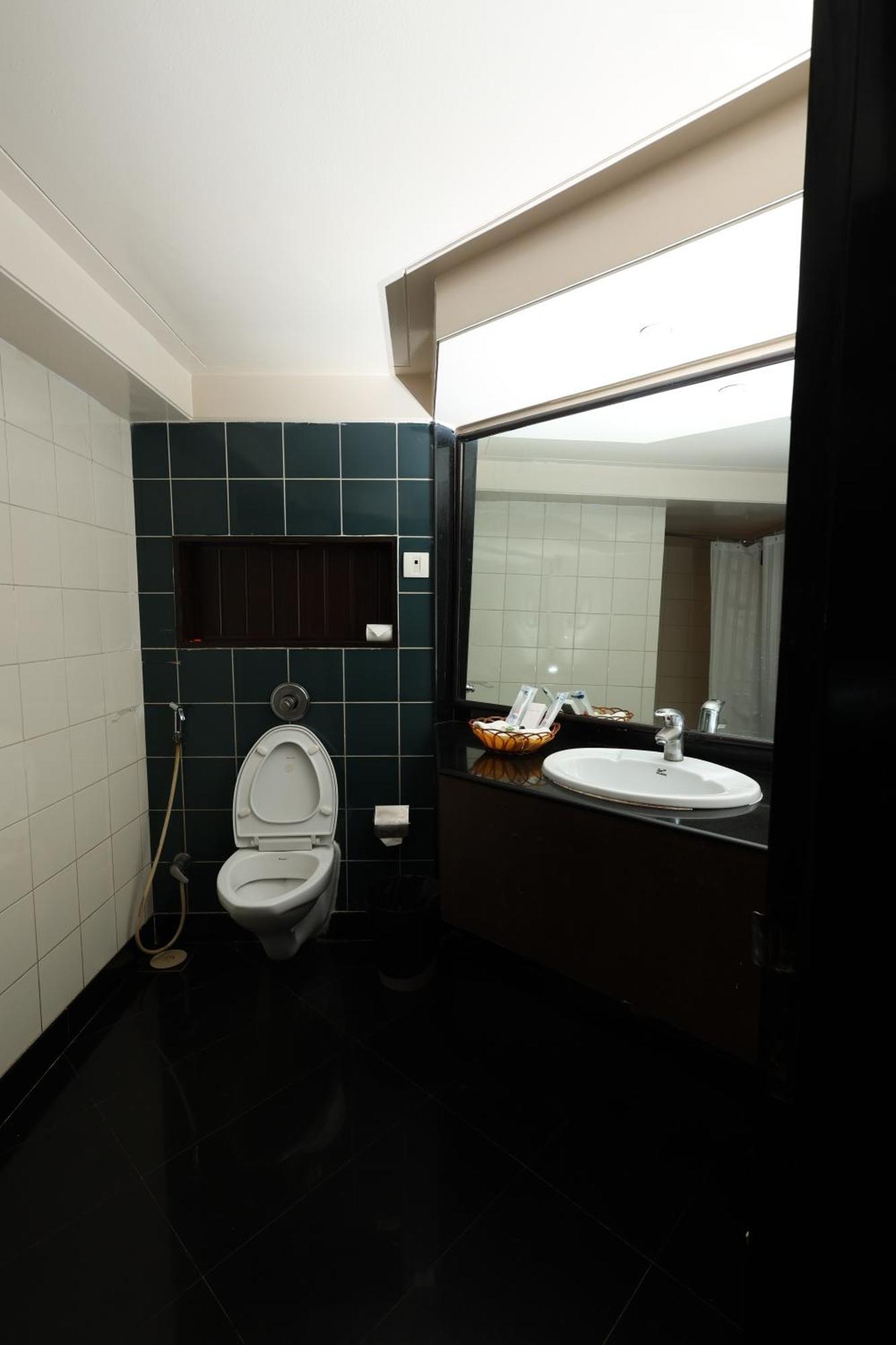 מומביי Quaint Suites Hotel & Banquet מראה חיצוני תמונה