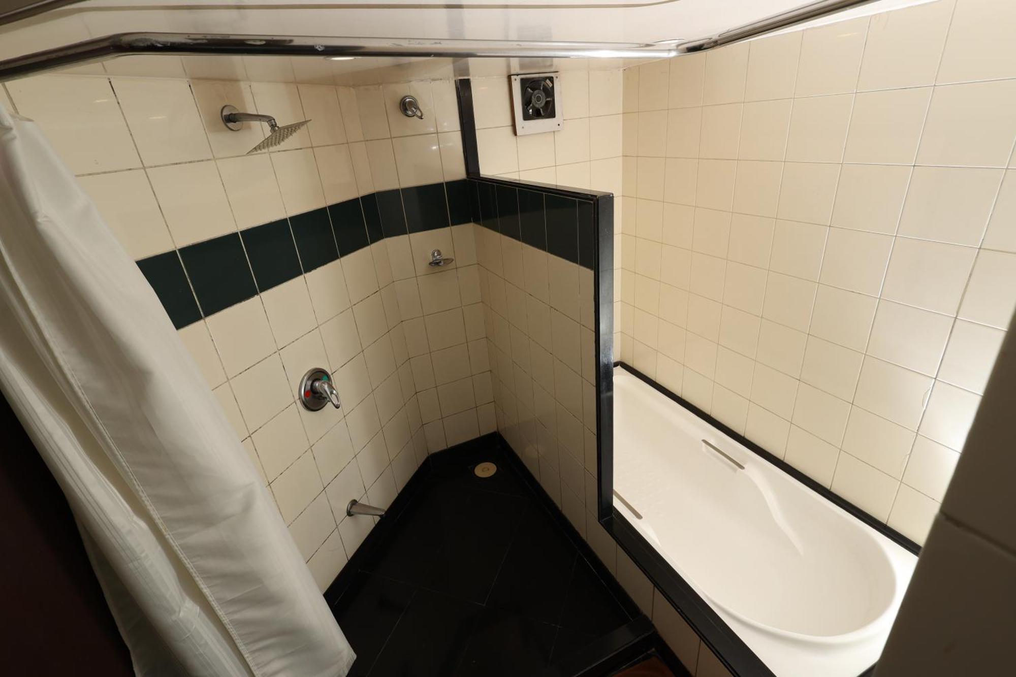 מומביי Quaint Suites Hotel & Banquet מראה חיצוני תמונה