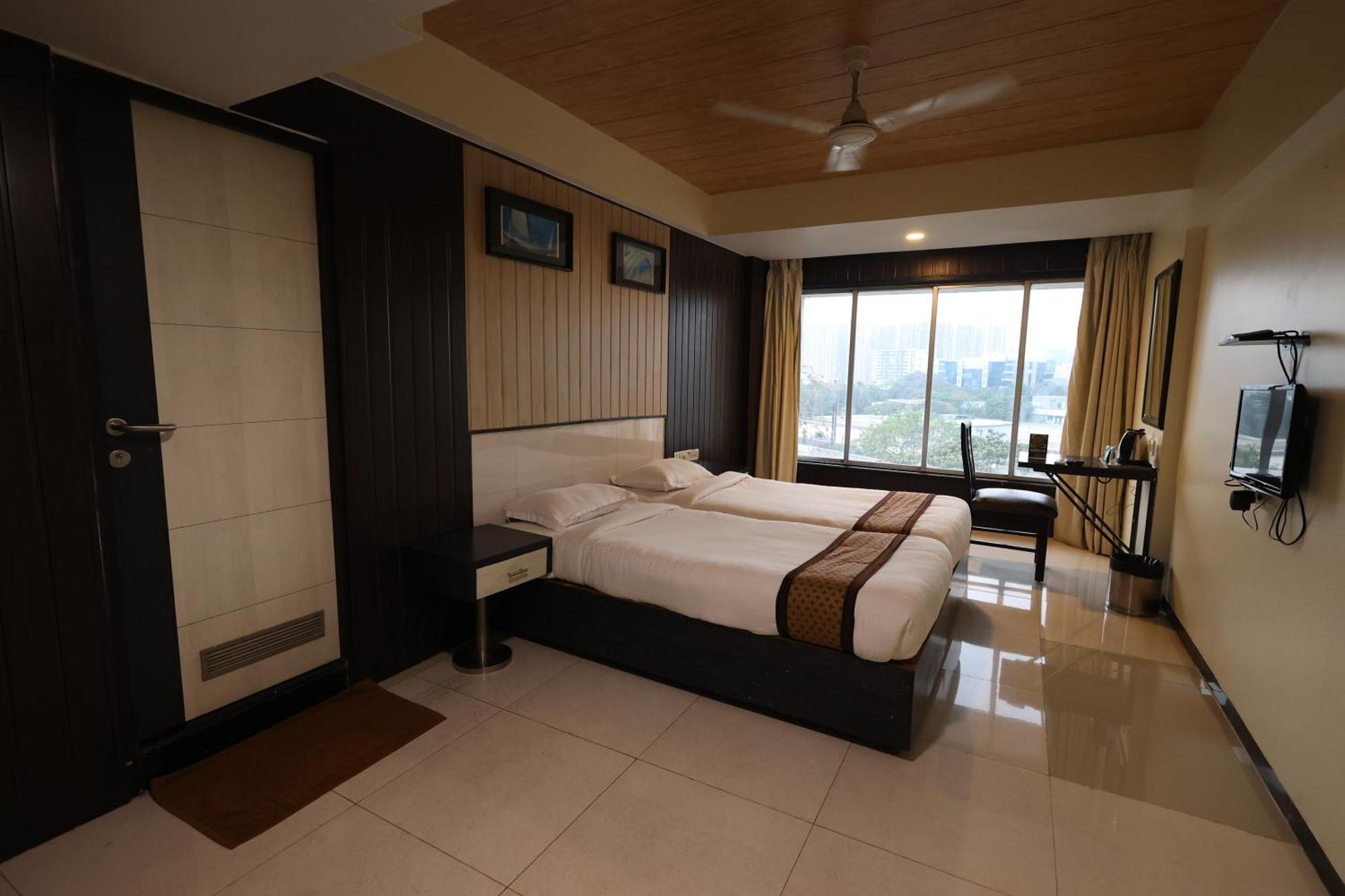 מומביי Quaint Suites Hotel & Banquet מראה חיצוני תמונה